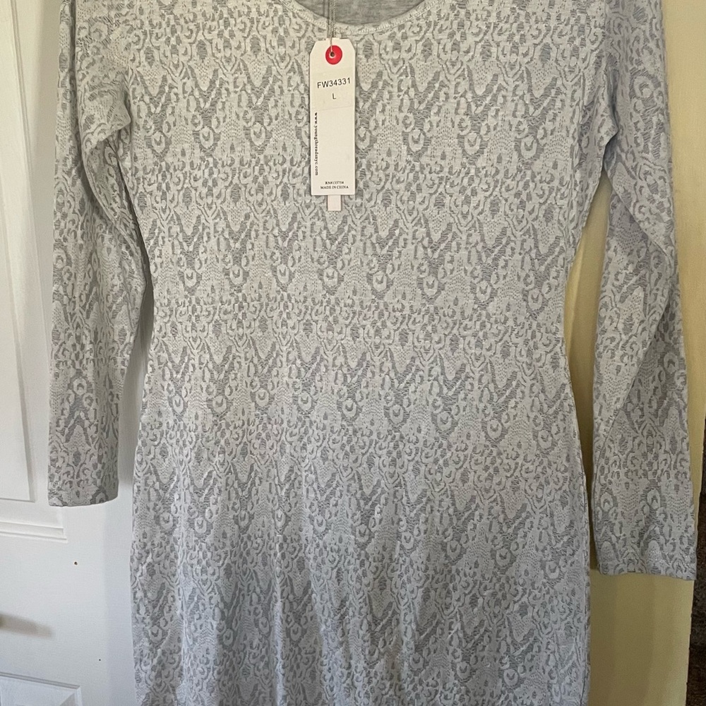 Young Threads New York City long sleeve form fitting dress. Size L gray/silver - Picture 3 of 8